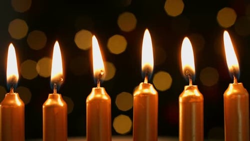 Kerzen brennen zur Weihnachtszeit
