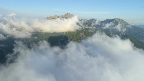 Luftaufnahme über den Wolken