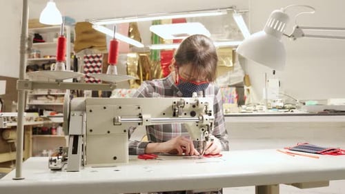 Geschickte Schneiderin kreiert medizinische Schutzmaske