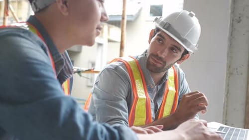 Team onsite of architecture inspector and discuss together