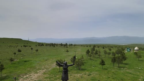 hero woman statue NENE HATUN