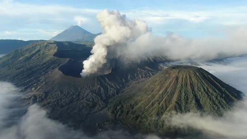 Luftaufnahme des Mount Bromo Vulkanausbruchs