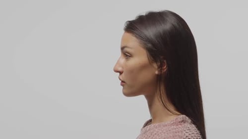 Profil de jeune femme