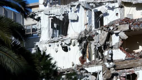 Demolution Destruction An Old House Building 12
