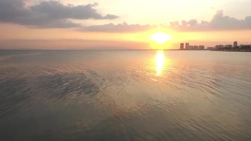 Sonnenuntergang im Meer, Stadtseite