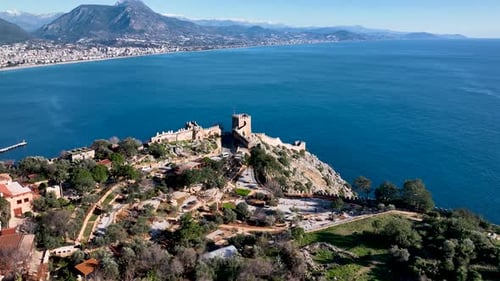 Schloss Alanya Kalesi Luftaufnahme von Berg und Stadt in der Türkei