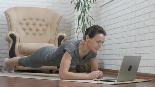Sport zu Hause. Online-Schulung.
