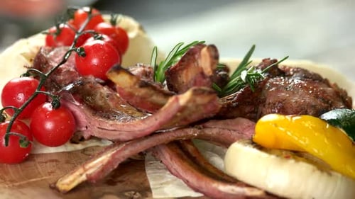 Côtes de veau grillées en gros plan
