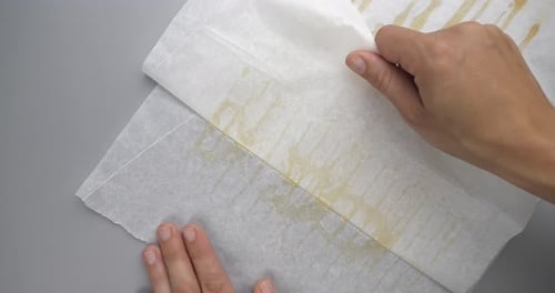 Papel de pergaminho colado à mão com cera de cannabis, extrato dourado de maconha medicinal