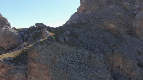 Luftaufnahme der Touristengruppe auf dem Mountain Pass