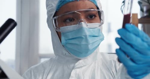 Laborwissenschaftler bei der Arbeit