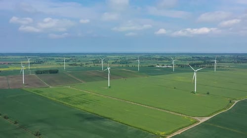 Die Windkraftanlagen auf dem Feld Landwirtschaft