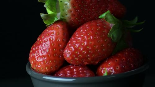 Strawberries Fruit Gyrating