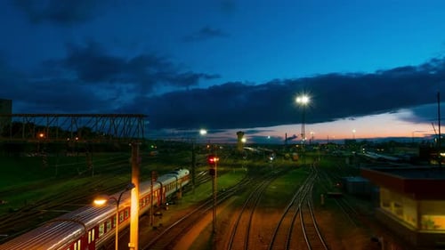 Der Bahnhof bei Nacht