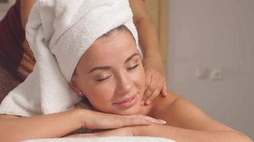 Massage für Schultersteife. Lösen Sie Verspannungen und entspannen Sie Ihren Körper
