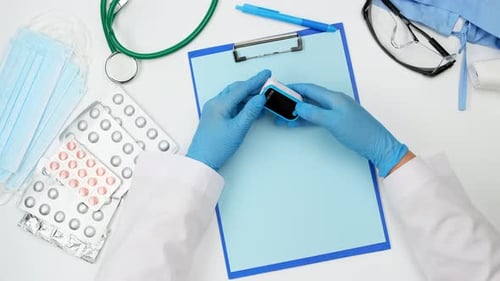Doctor Uses Pulse Oximeter in Clinical Setting