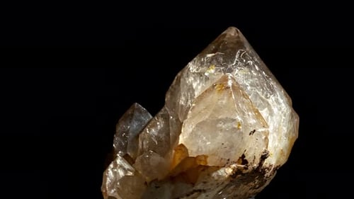 Cluster aus braunen Rauchquarzkristallen und schwarzem Turmalin