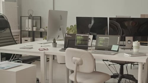 Innenansicht des Programmiererbüros