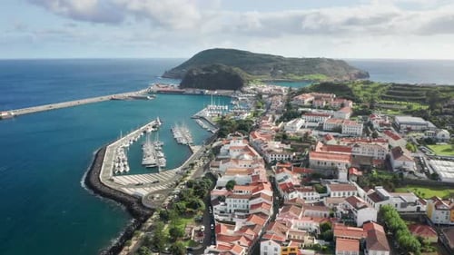 Vulkangebiet Monte De Guia und Gebäude der Stadt Horta, Insel Faial, Azoren