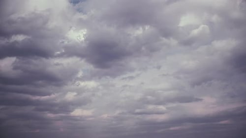Ciel avec des nuages sombres