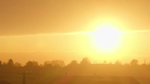 Die Sonne geht unter den Horizont