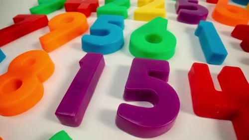 Colorful Plastic Numbers for Learning Mathematics and Counting