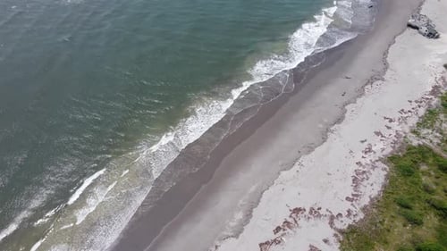 Side Traveling on Lonely Beach auf Filmmusik Bewegung gefilmt