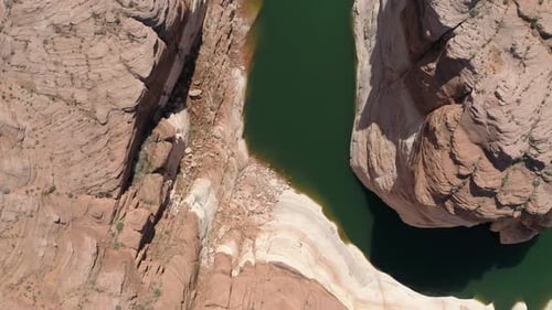 Luftaufnahme des Wassers in der Schlucht