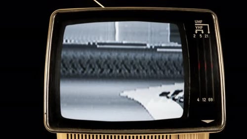 Retro-Fernseher mit statischer Anzeige auf dem Bildschirm