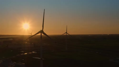 Planta de energía eólica, silueta.