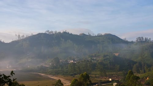 Timelapse matinal de la périphérie de la ville de Munnar