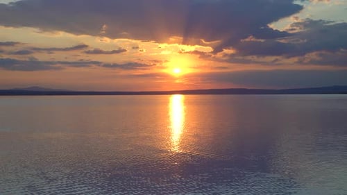 Sonnenuntergang und Yakamoz auf dem Salzsee