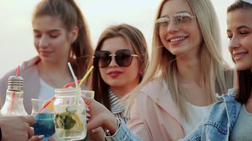 Cocktails alcoolisés pour filles mignonnes, Ralenti. Cocktail urbain
d'