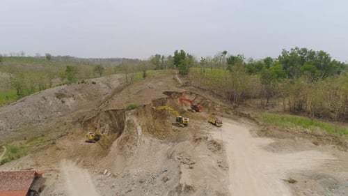 Baustelle im Berghang
