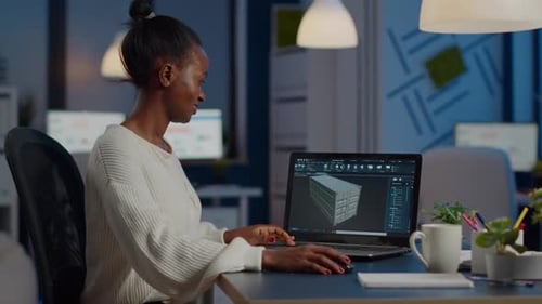 Ingeniero africano entusiasta analizando el software CAD para diseñar un contenedor 3D