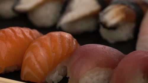 Drehen Sie den Hintergrund für frische Sushi-Lebensmittel