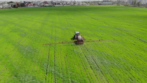 Nach dem Traktorsprühgerät im Feld.