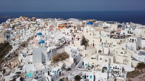 Panorama aéreo de la ciudad de Oia, Santorini