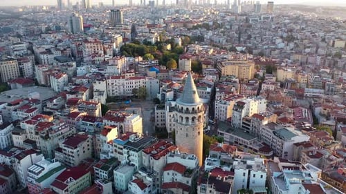 4k Aufnahmen von Bosporus im Sonnenuntergang mit Galataturm in der Mitte