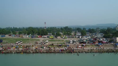 La ville de Haridwar, État de l'Uttarakhand en Inde, vue du ciel