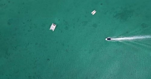 Boat sailing on the Caribbean coast