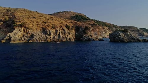 Blick auf die Küste mit Sandstrand