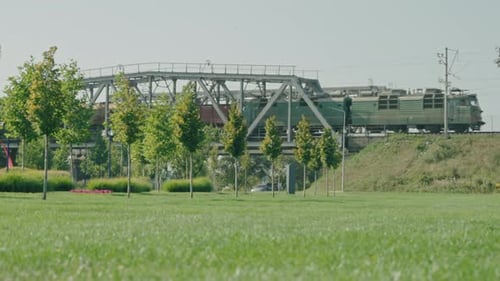 Fahrten mit dem Güterzug über die Brücke