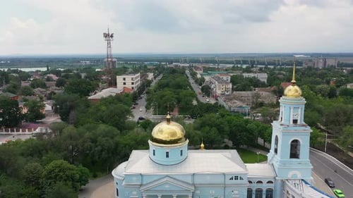 Centro de la ciudad de Izmayil cerca de la Iglesia, Ucrania