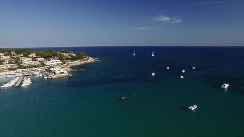 Yachten nahe Seeküste