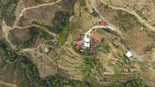 Paisagens montanhosas filmadas em um drone