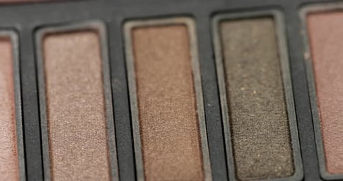 Eye shadows in brown