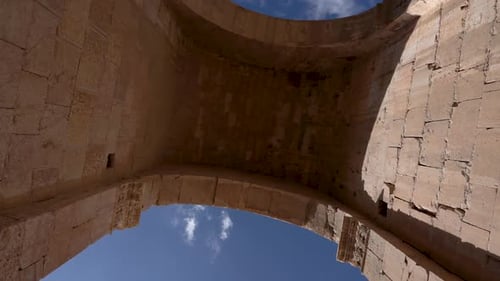 Plan rotatif de l'arc d'Hadrien dans les ruines romaines de la ville jordanienne de Jerash