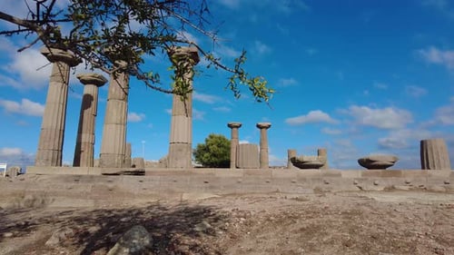 Les ruines du temple d'Athéna dans la ville antique d'Assos