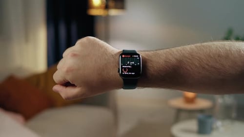 Smart Watch Displays Heart Rate Data Indoors